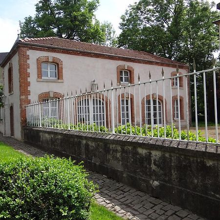 Chateau Mesny Gite Au Fil Des Pages Vic-sur-Seille Bagian luar foto