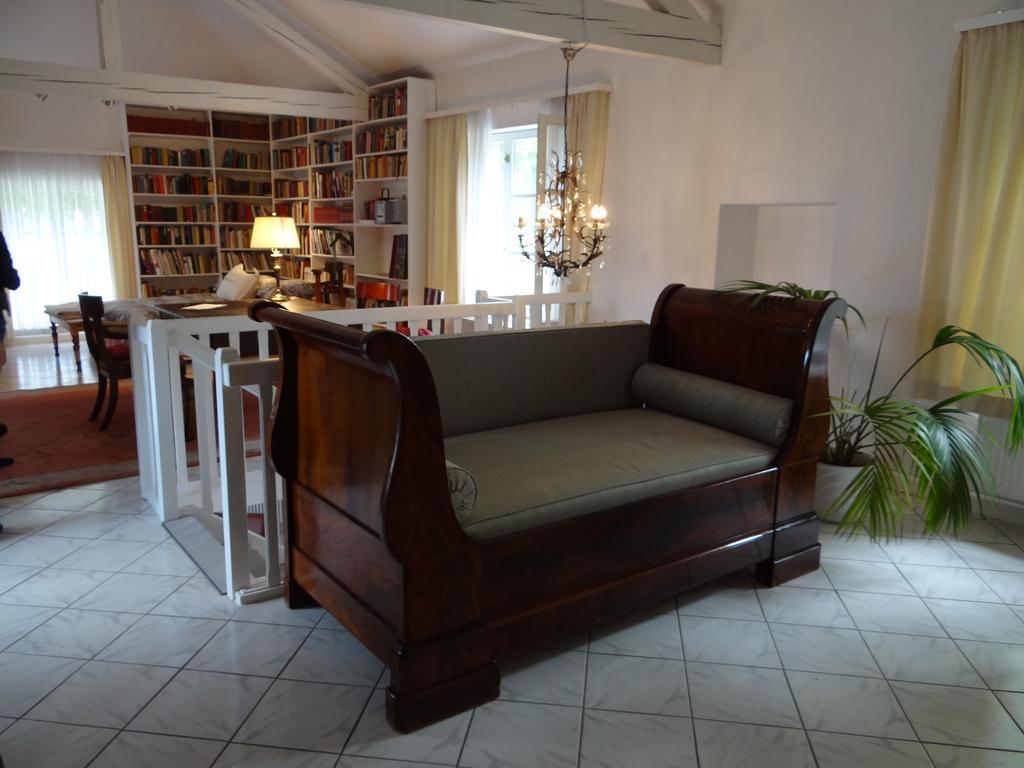 Chateau Mesny Gite Au Fil Des Pages Vic-sur-Seille Bagian luar foto