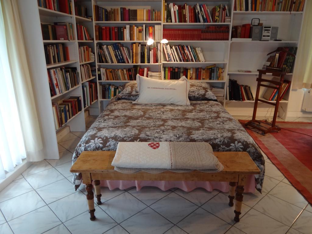 Chateau Mesny Gite Au Fil Des Pages Vic-sur-Seille Bagian luar foto