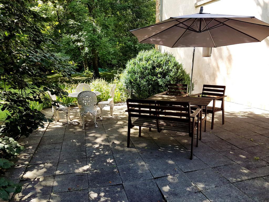 Chateau Mesny Gite Au Fil Des Pages Vic-sur-Seille Bagian luar foto